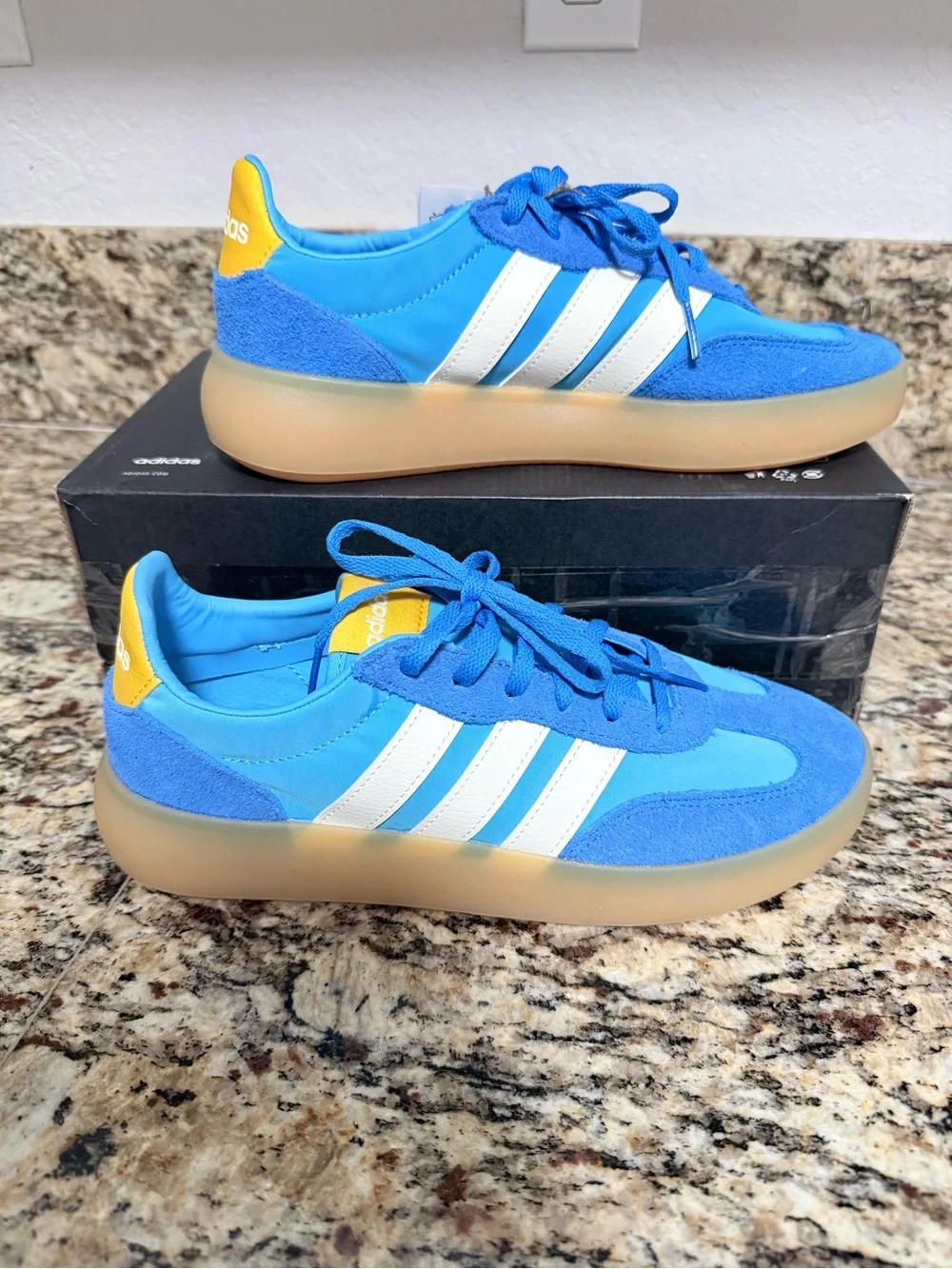 adidas Barreda decode J Blue, White & Yellow Suede Low-Top Sneakers - 7Y or 8W